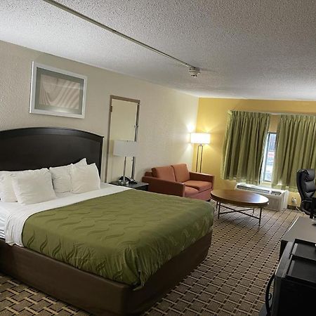 Quality Inn Vincennes Bagian luar foto