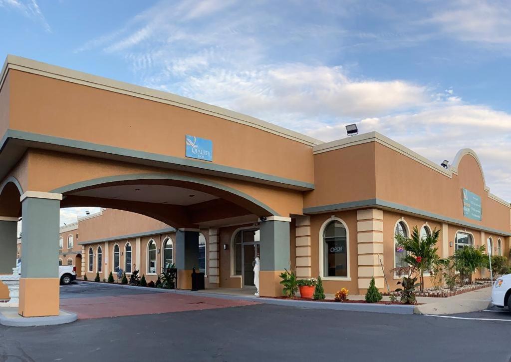 Quality Inn Vincennes Bagian luar foto