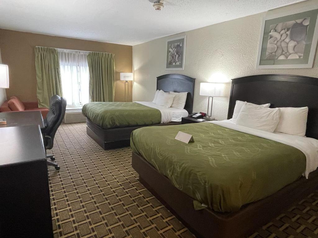 Quality Inn Vincennes Bagian luar foto