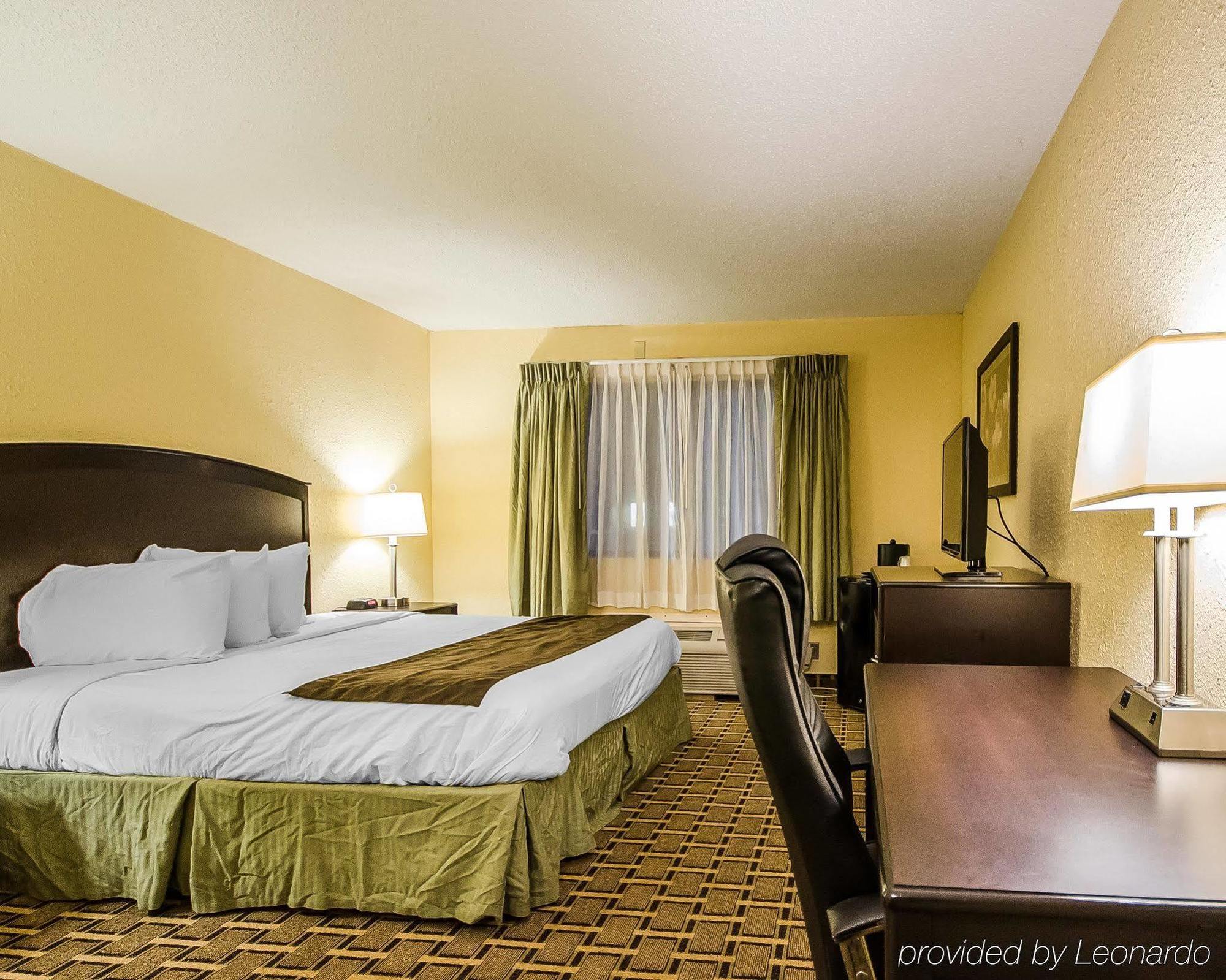 Quality Inn Vincennes Bagian luar foto