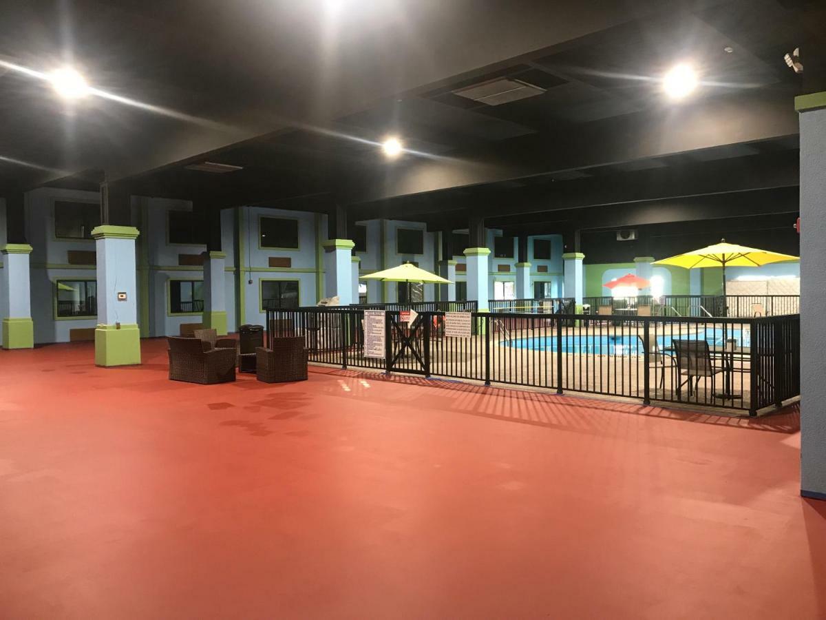 Quality Inn Vincennes Bagian luar foto