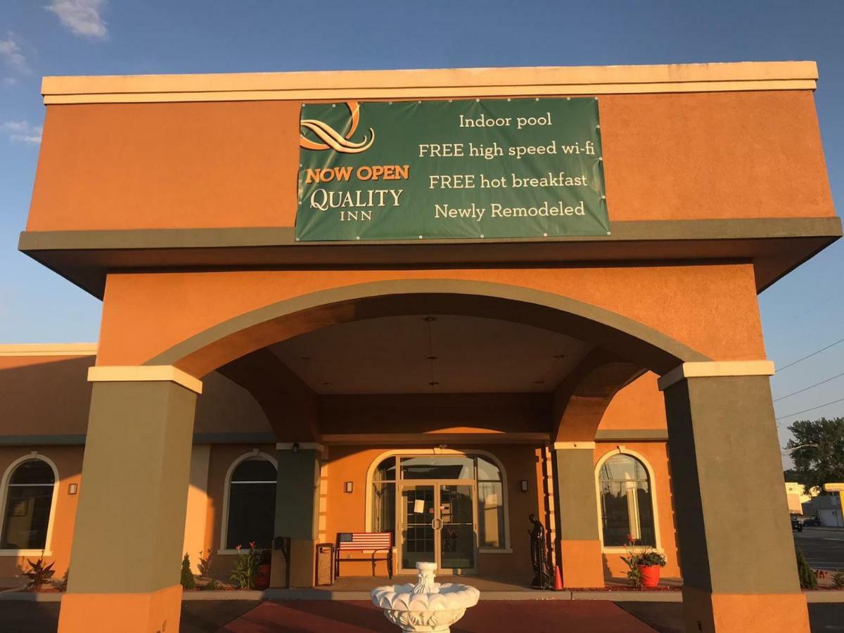 Quality Inn Vincennes Bagian luar foto