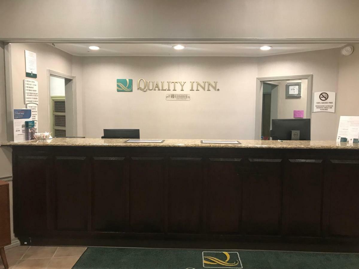 Quality Inn Vincennes Bagian luar foto