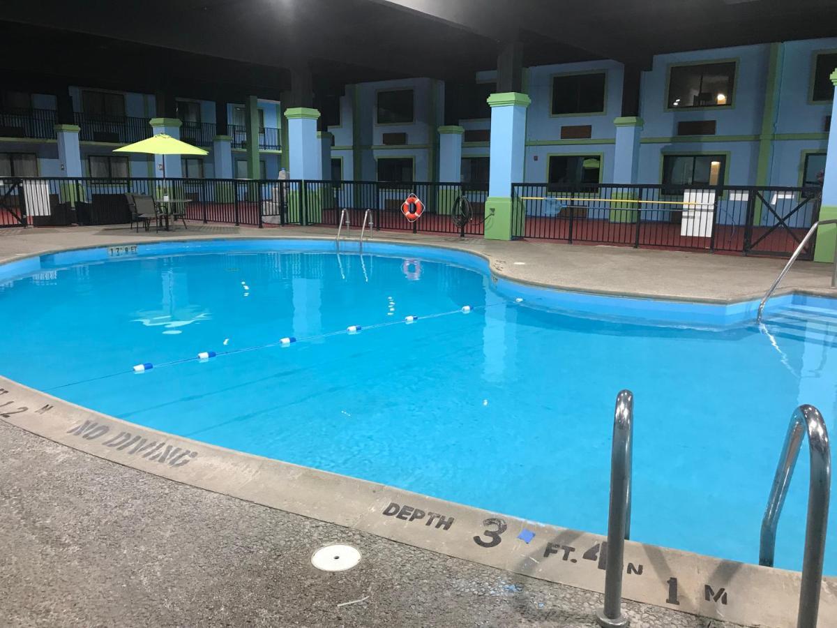 Quality Inn Vincennes Bagian luar foto